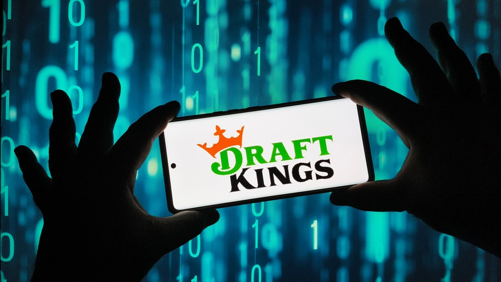 Hands,Holding,Smartphone,With,Draftkings,Logo,On,Screen,,New,York